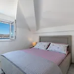 Pupa *