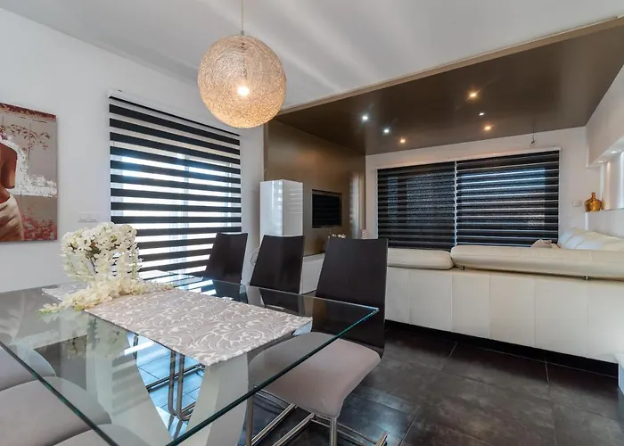 Pupa * Τρογκίρ