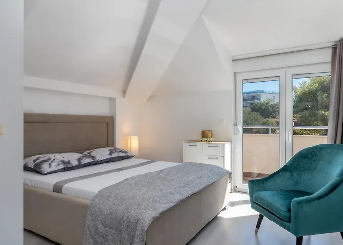 Pupa Apartman *