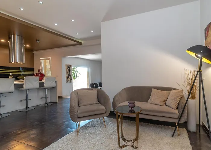 Pupa * Τρογκίρ