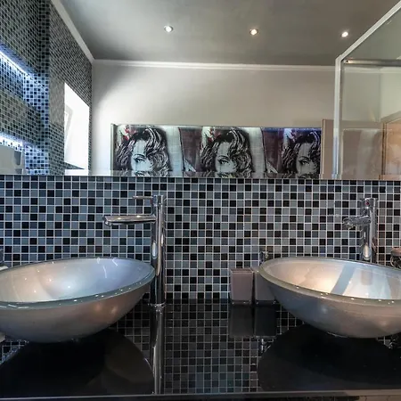 Pupa شقة تروغير